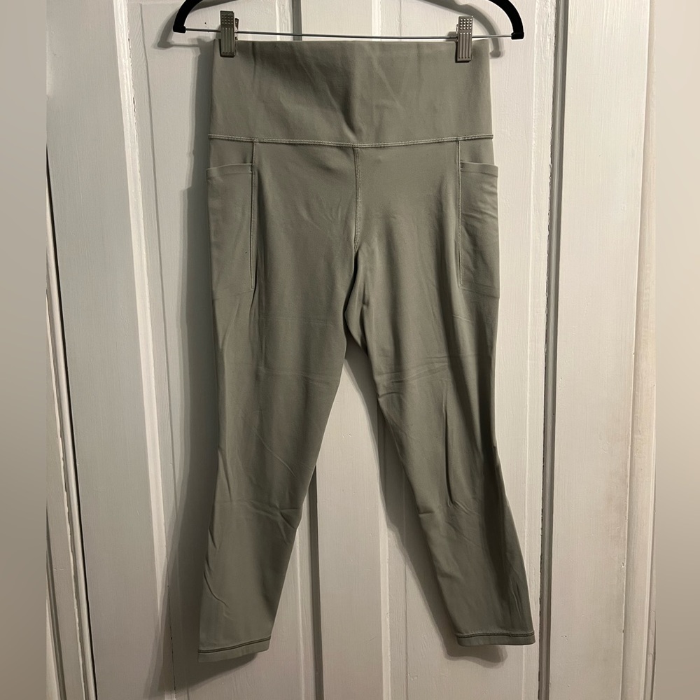 Athleta Salutation Stash 7/8 Leggings in Sage Green | m